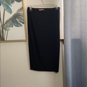Black fitted skirt Size -L